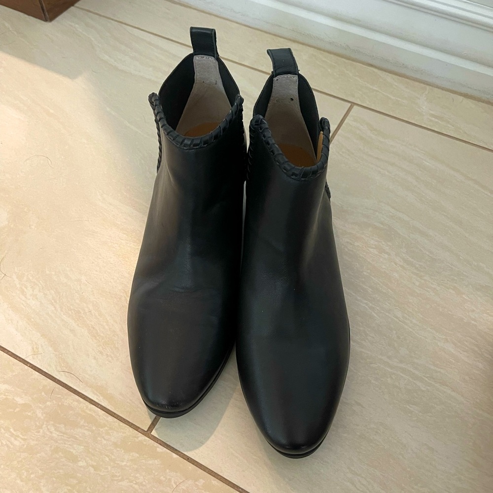 NWOT Jake Rogers Booties